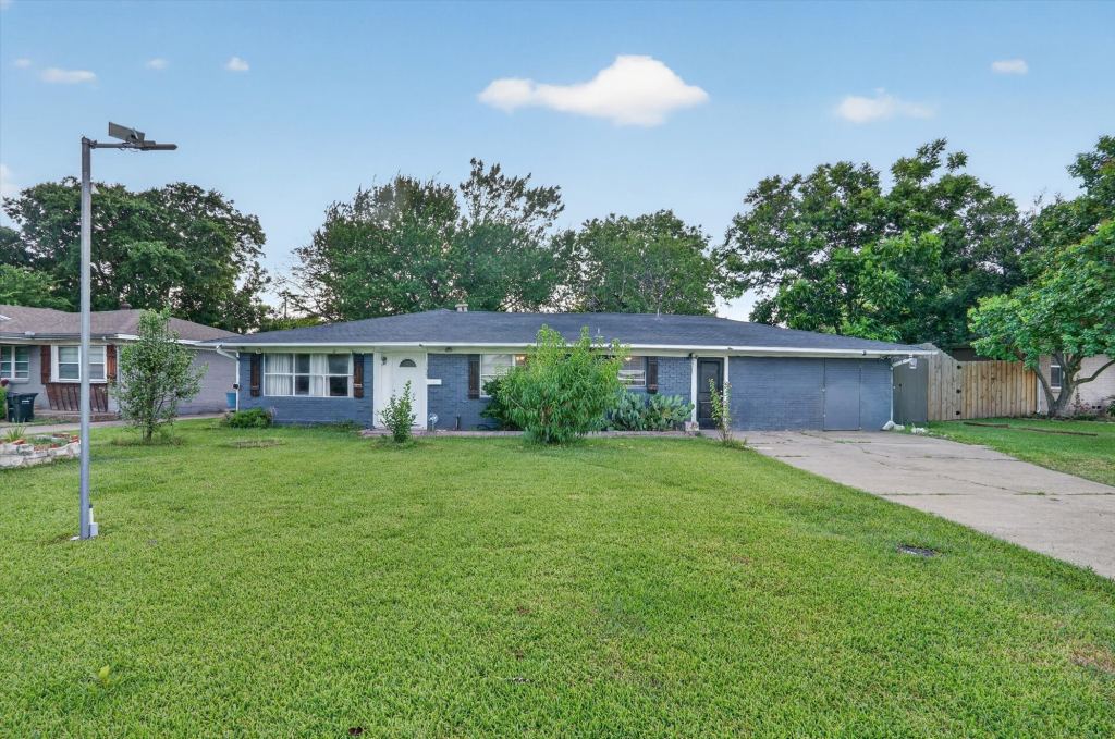 1029 S Bryan Street, Mesquite, TX 75149 — photo 1