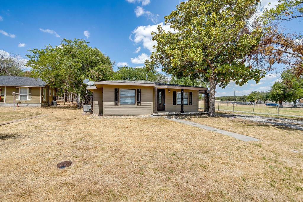 913 Jameson Street, Weatherford, TX 76086 — photo 1