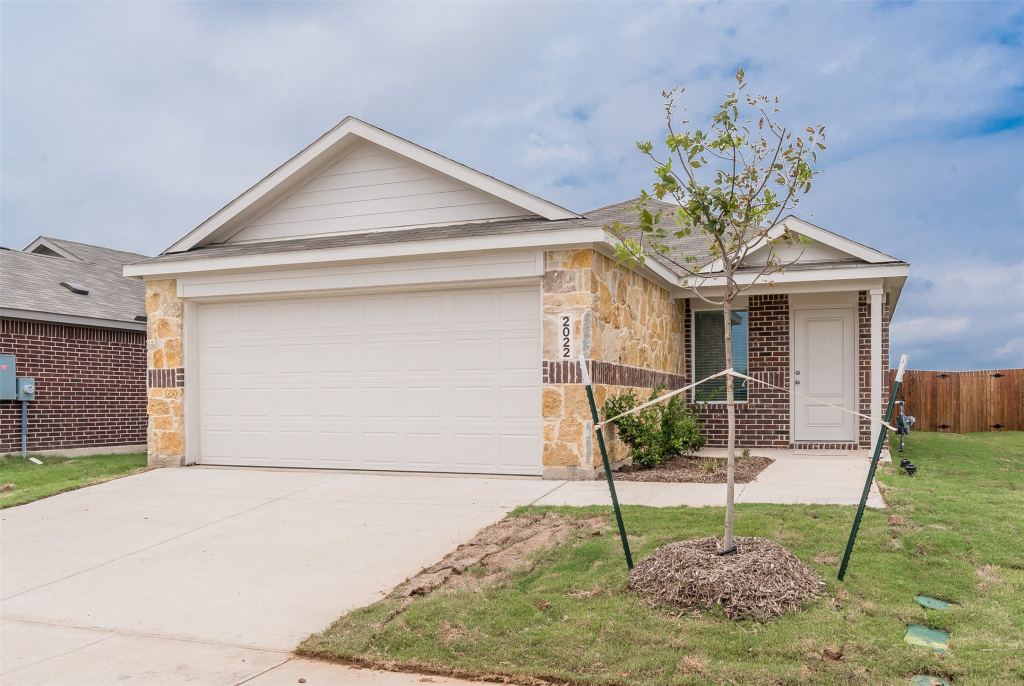 2022 Shady Oaks, Ennis, TX 75119 — photo 1