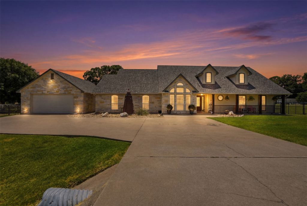 3102 Walnut Creek Parkway, Granbury, TX 76049 — photo 1