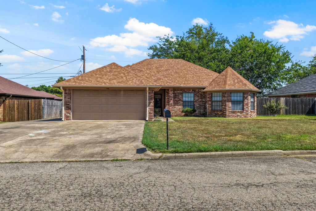 1100 Markeda, Sulphur Springs, TX 75482 — photo 1