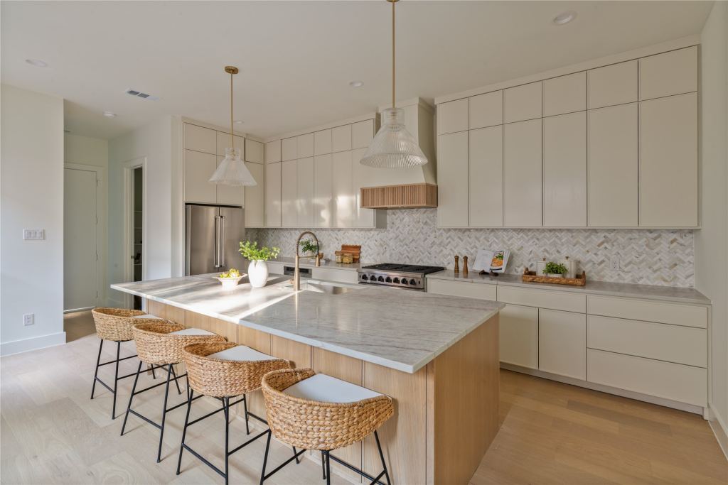 6002 La Vista Drive