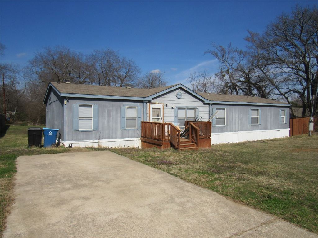 501 W Collins Street, Denison, TX 75020 — photo 1