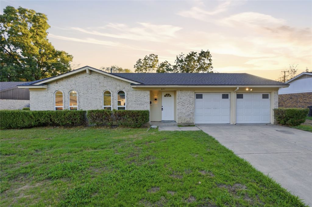621 NW Barbara Lane
