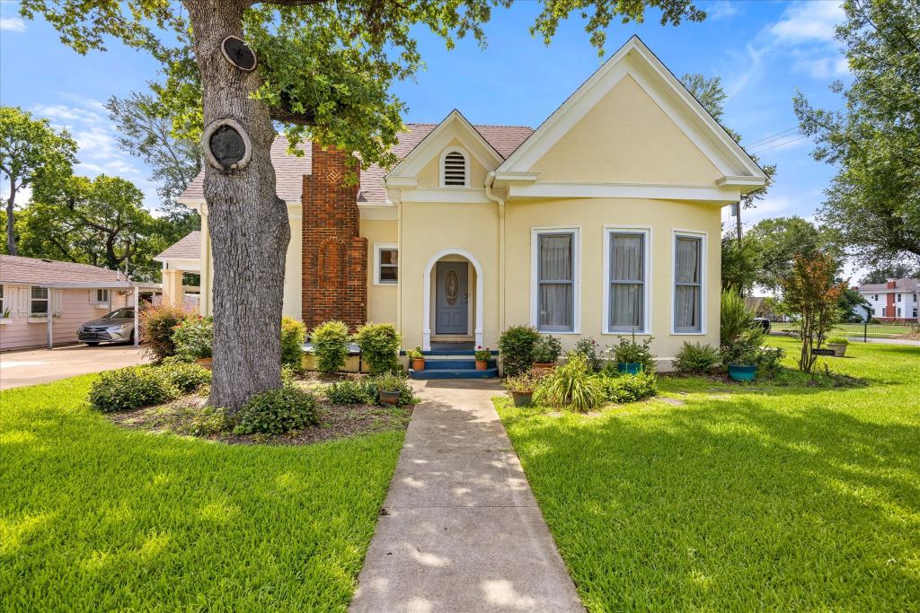 330 E Mcneill Street, Stephenville, TX 76401 — photo 1