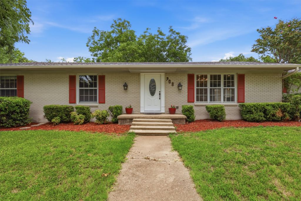 908 W Westhill Drive, Cleburne, TX 76033 — photo 1