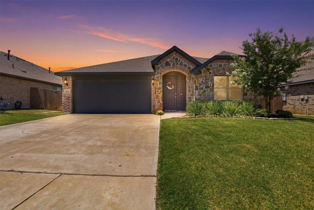 1032 Fairfax Drive, Godley, TX 76044 — photo 1