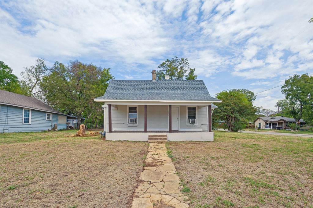 1801 W Bond Street, Denison, TX 75020 — photo 1