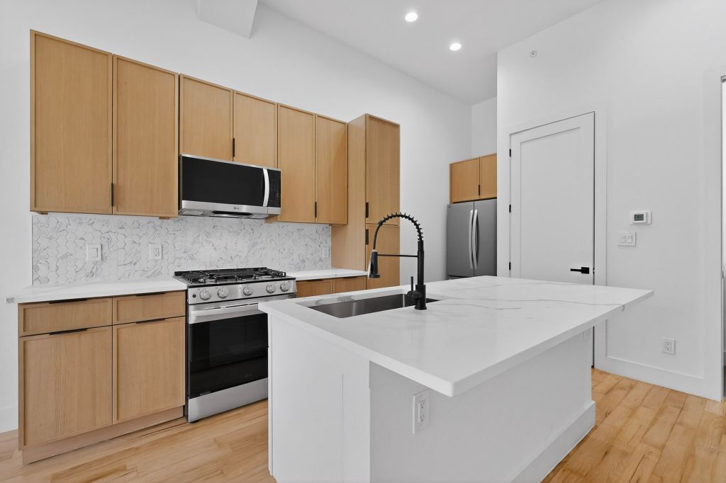 2080 Kelly Avenue 108, Dallas, TX 75215 — photo 1
