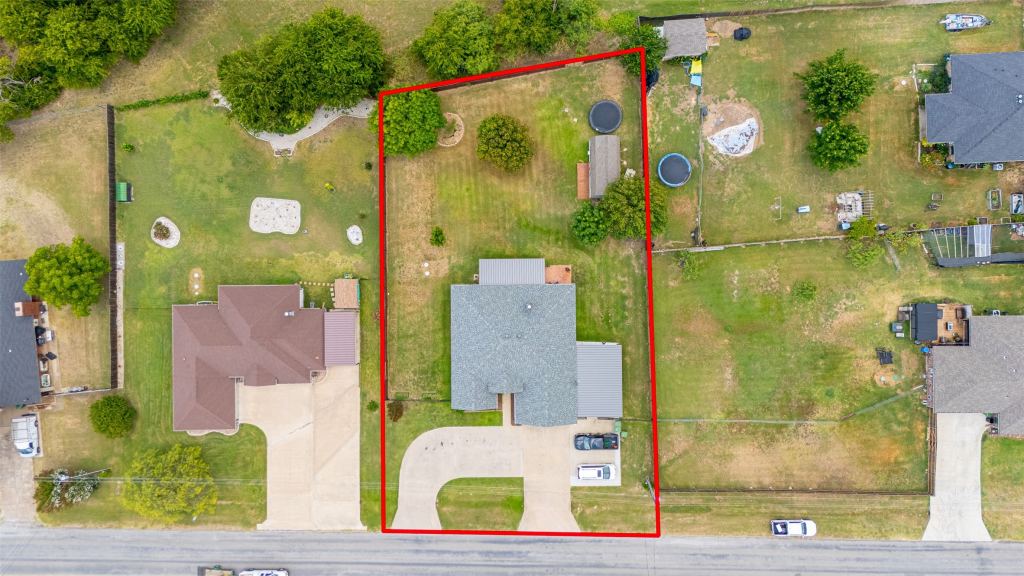1305 E Apache Trail, Granbury, TX 76048 — photo 1