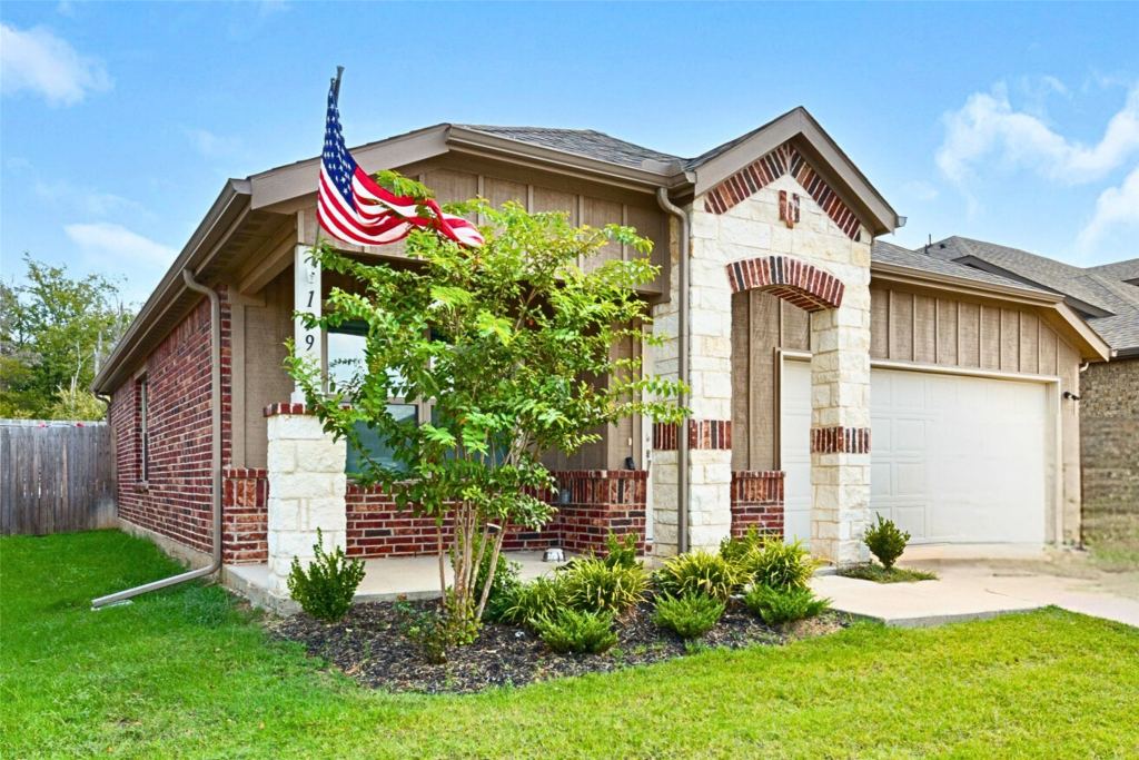 209 Fairmeade Drive, Terrell, TX 75160 — photo 1
