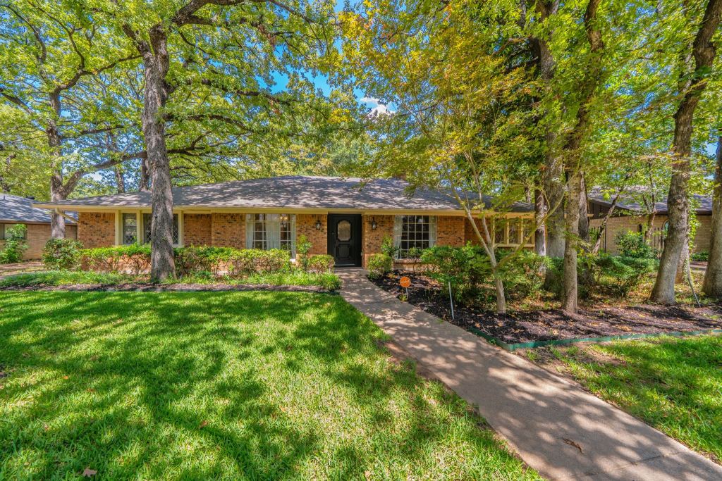 1803 Oak Grove Drive, Arlington, TX 76013 — photo 1