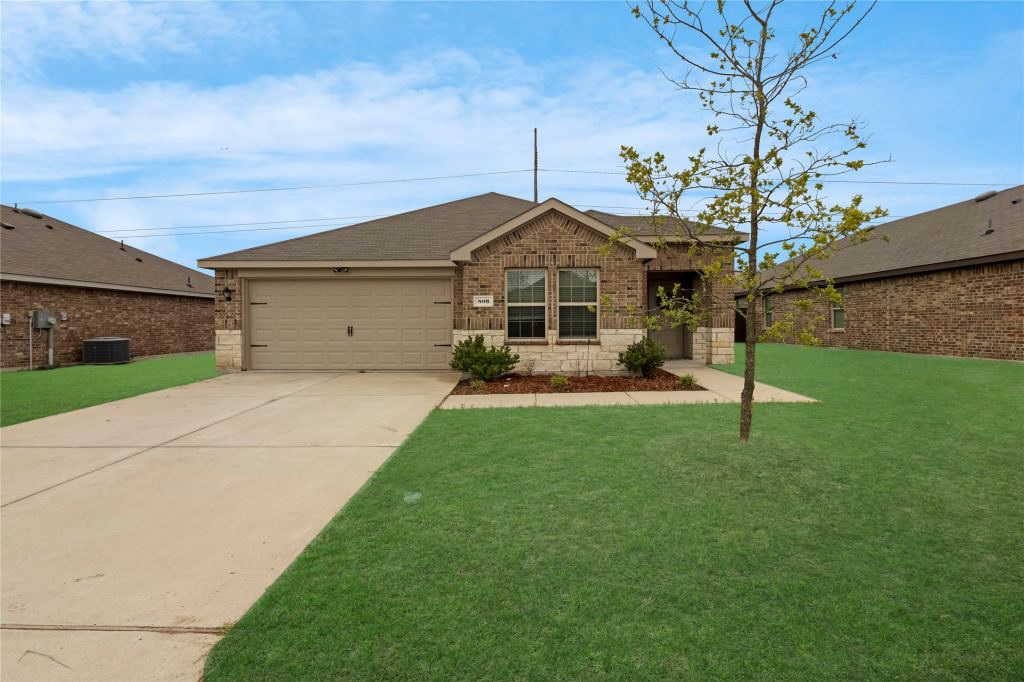 806 Twin Edge Drive