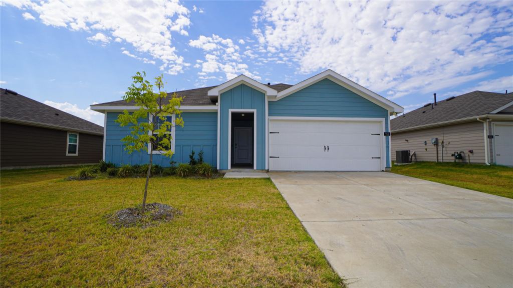211 Wrought Iron Drive, Nevada, TX 75173 — photo 1