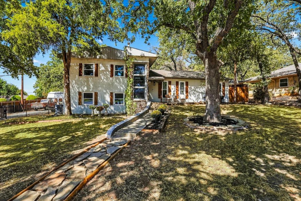 1003 Hopkins Drive