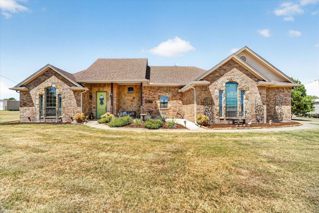 212 Dove Hill Lane, Weatherford, TX 76088 — photo 1