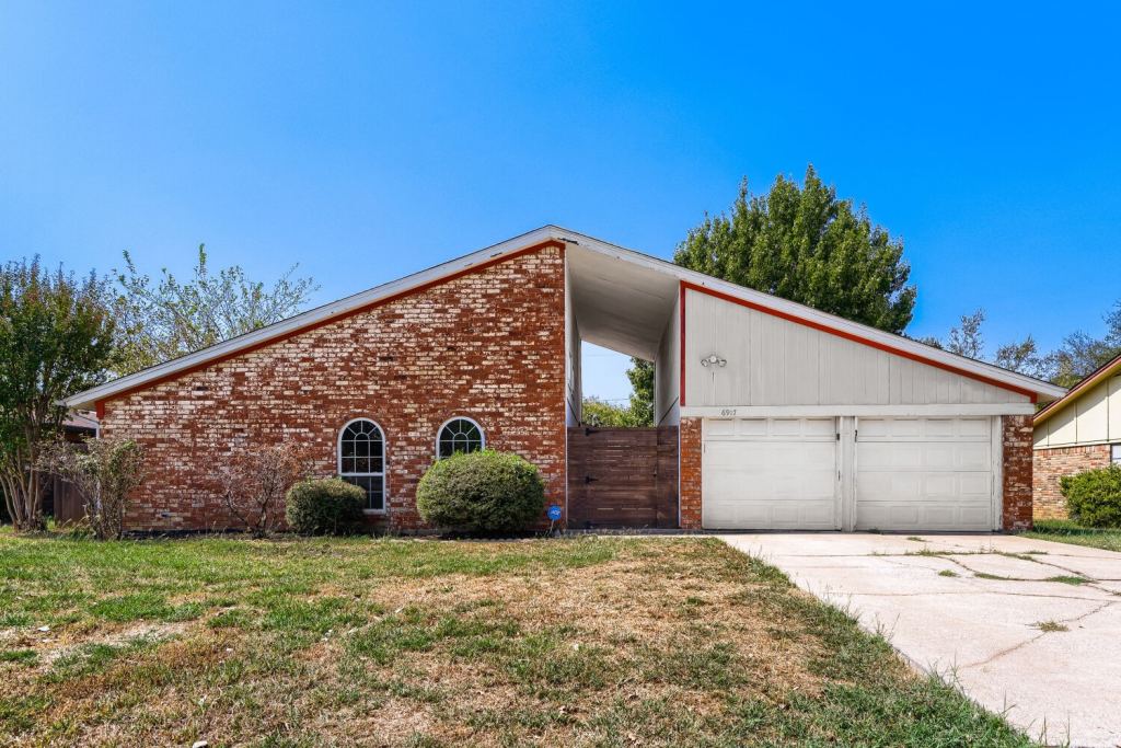 6917 Post Oak Drive, North Richland Hills, TX 76182 — photo 1