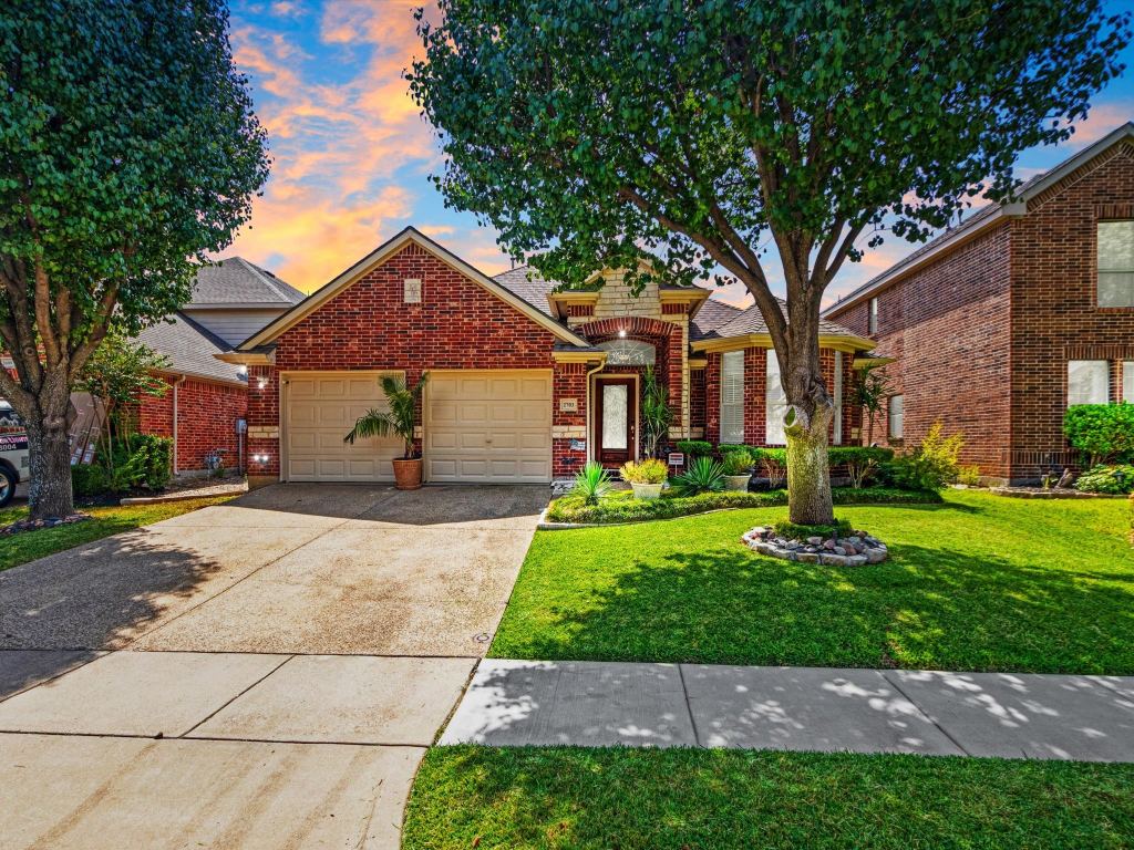 2703 Cove Drive, Grand Prairie, TX 75054 — photo 1