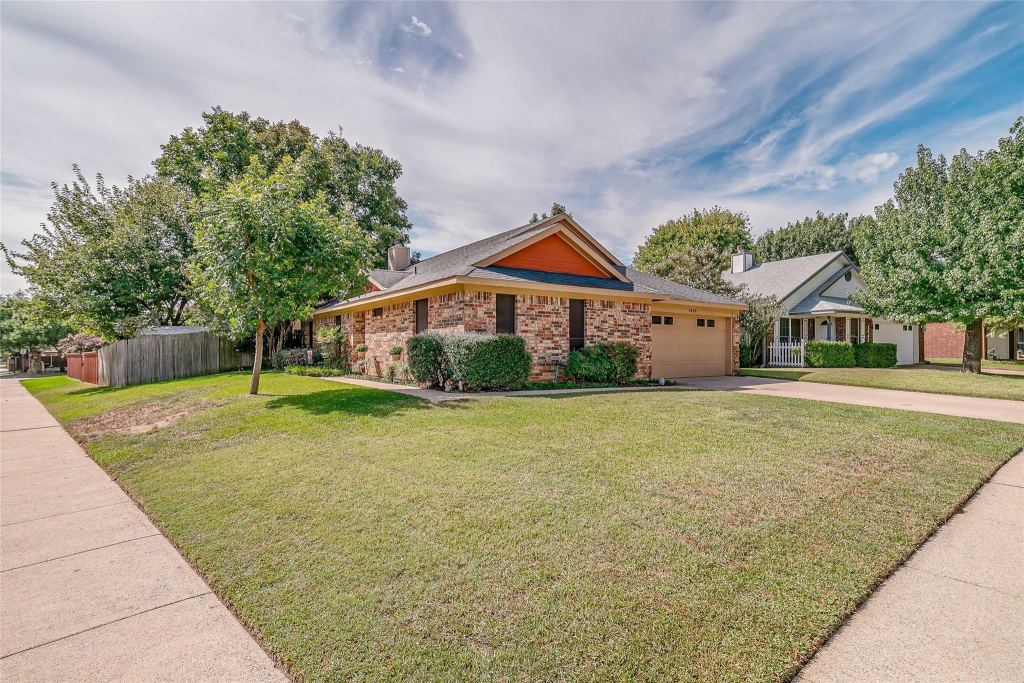 1440 Thistlewood Lane, Grapevine, TX 76051 — photo 1