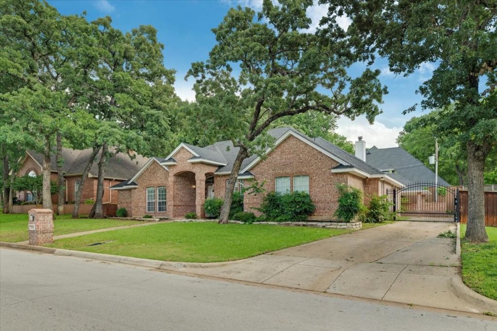 3402 Blue Forest Drive, Arlington, TX 76001 — photo 1
