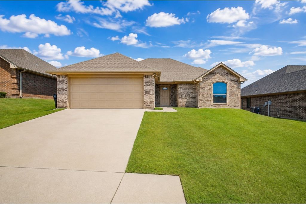 1245 Newcastle Drive, Weatherford, TX 76086 — photo 1