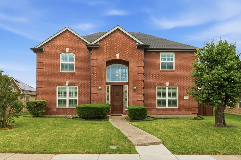 3852 Harrison Drive, Carrollton, TX 75010 — photo 1