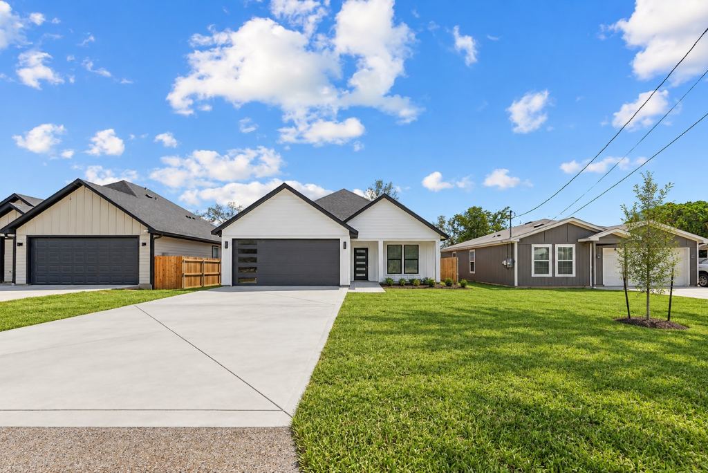 307 E 13th, Corsicana, TX 75110 — photo 1