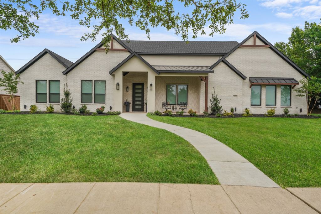 1002 Devonshire Drive N