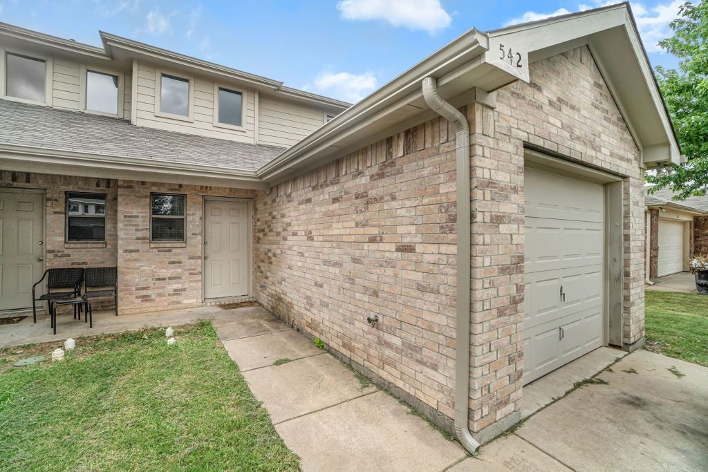 542 Mast Court, Crowley, TX 76036 — photo 1