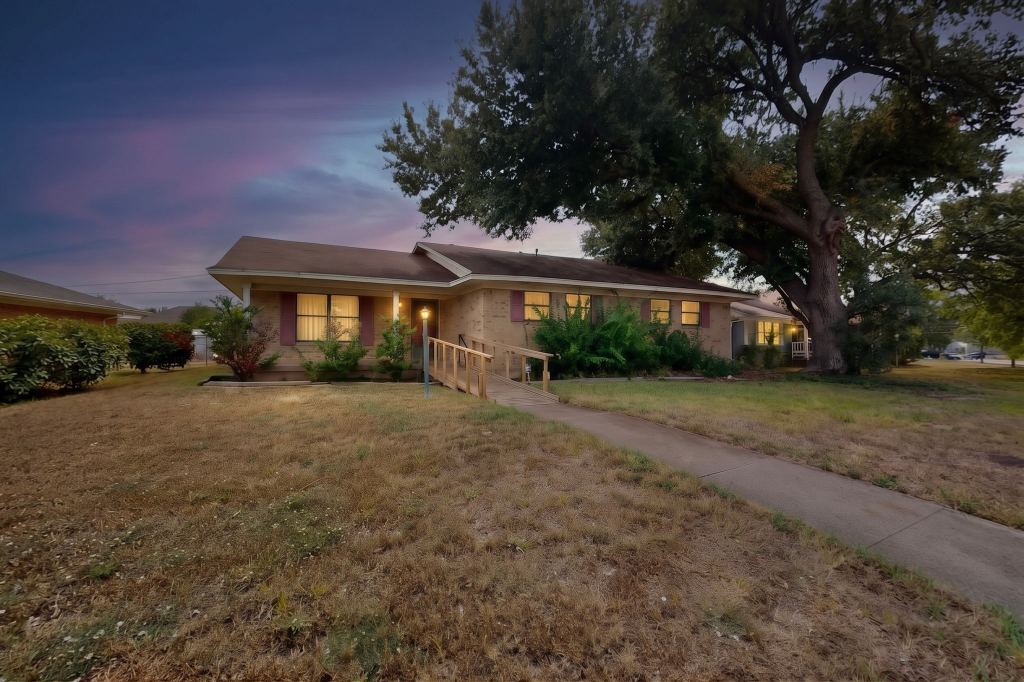 2616 Mossglen Drive