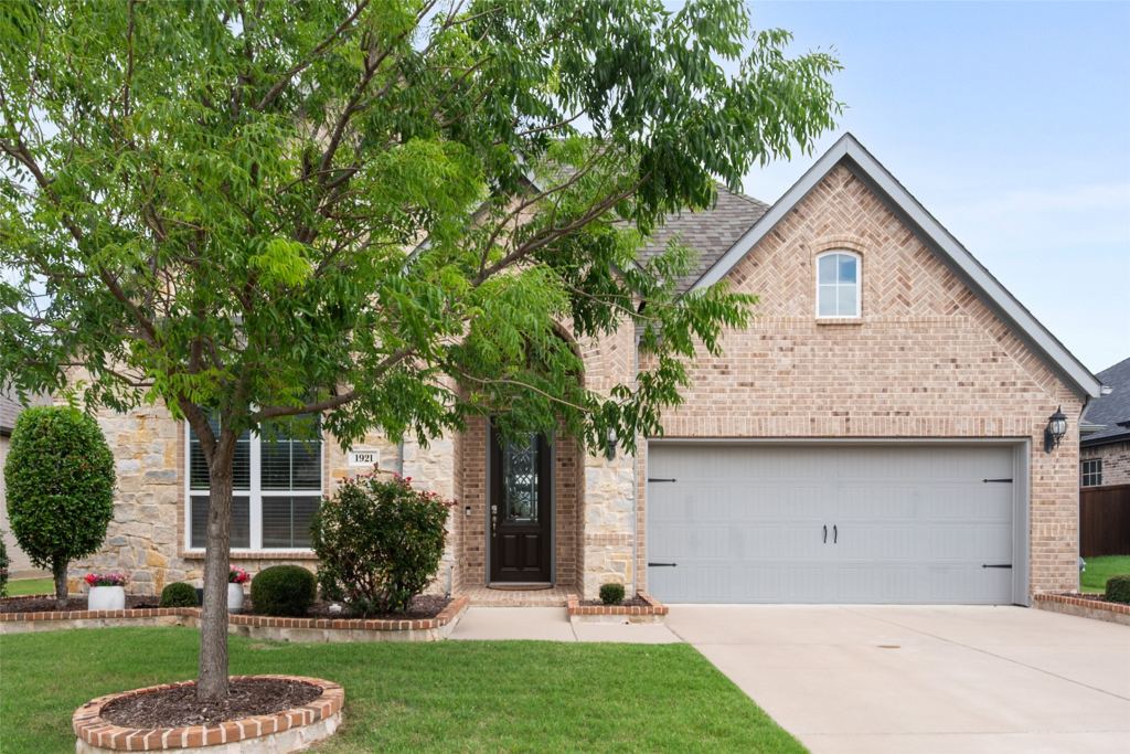 1921 Middleton Drive, Mansfield, TX 76063 — photo 1
