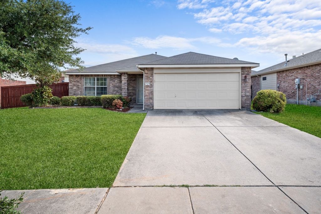 729 Pheasant Road, Saginaw, TX 76131 — photo 1