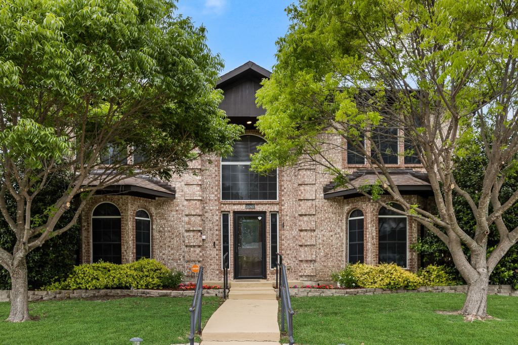 9209 Chimneywood Drive, Rowlett, TX 75089 — photo 1