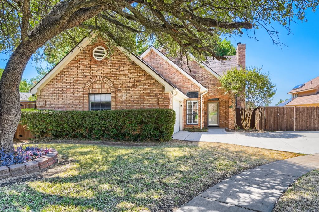 100 Coventry Court, Irving, TX 75061 — photo 1