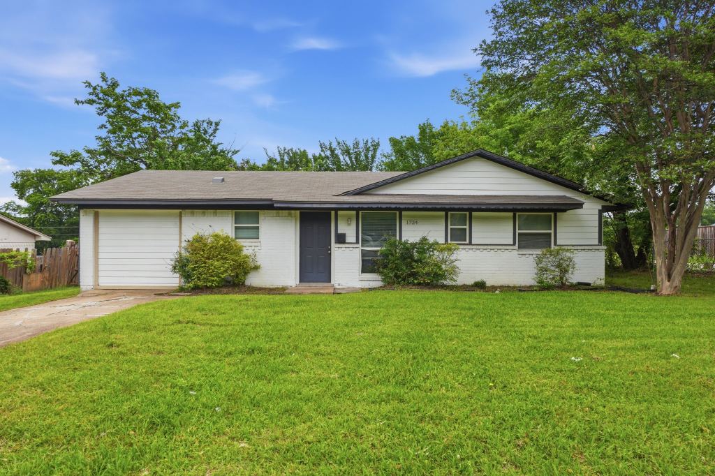1724 Spring Lake Drive, Mesquite, TX 75149 — photo 1