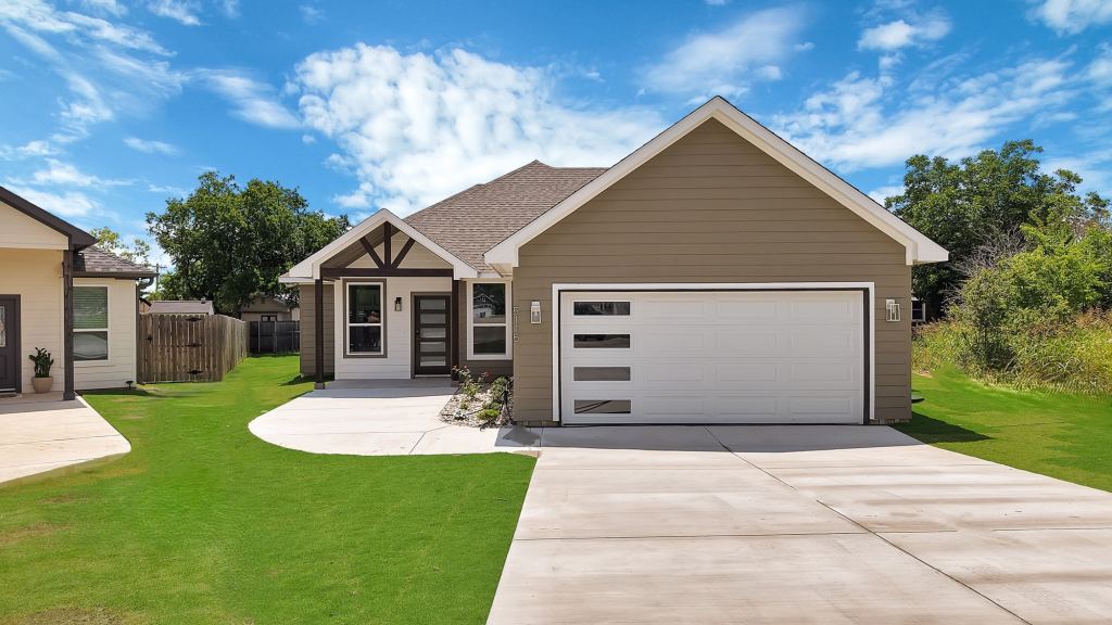 5115 Waterbury Court, Granbury, TX 76048 — photo 1