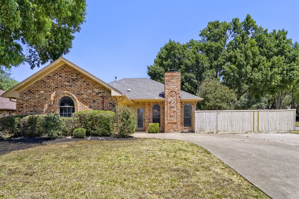 2212 Oak Bluff Drive, Flower Mound, TX 75028 — photo 1
