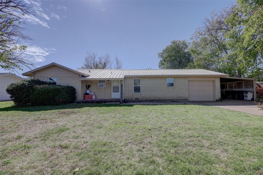 901 Elizabeth Boulevard, Granbury, TX 76048 — photo 1