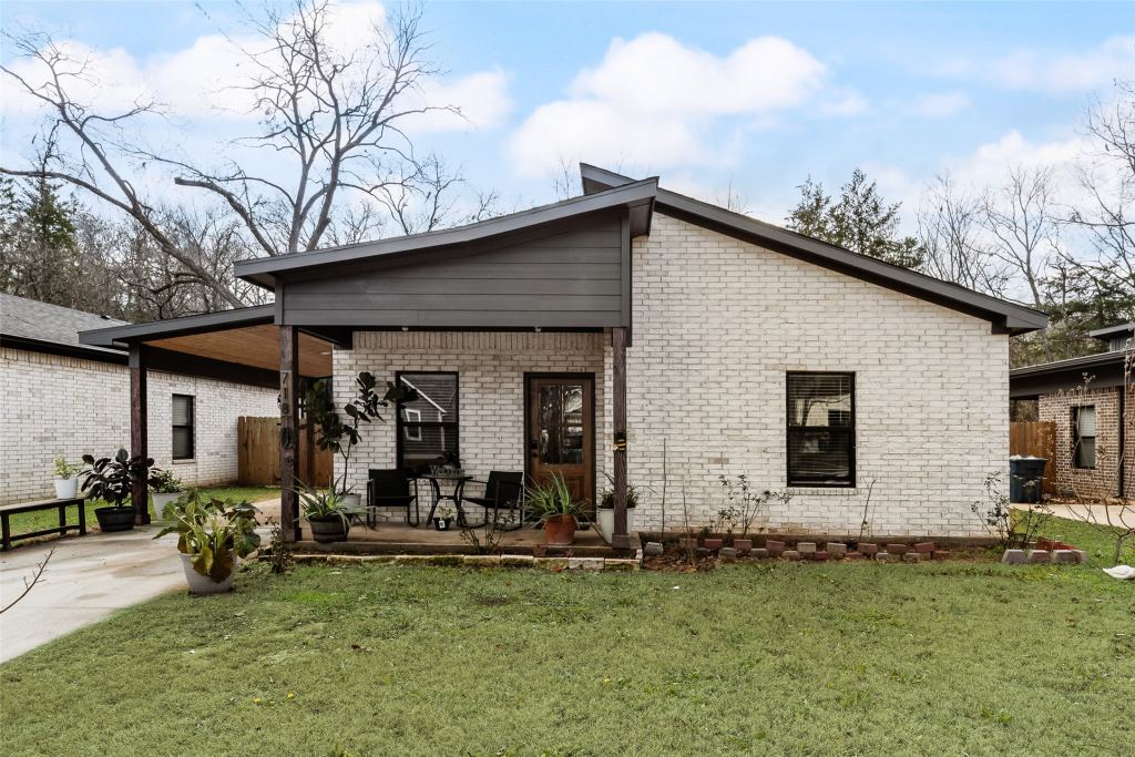 718 E Crawford Street, Denison, TX 75021 — photo 1