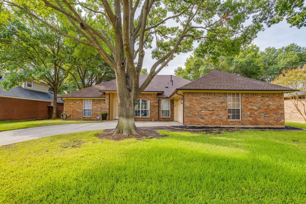 2637 Surrey Woods Road, Flower Mound, TX 75028 — photo 1