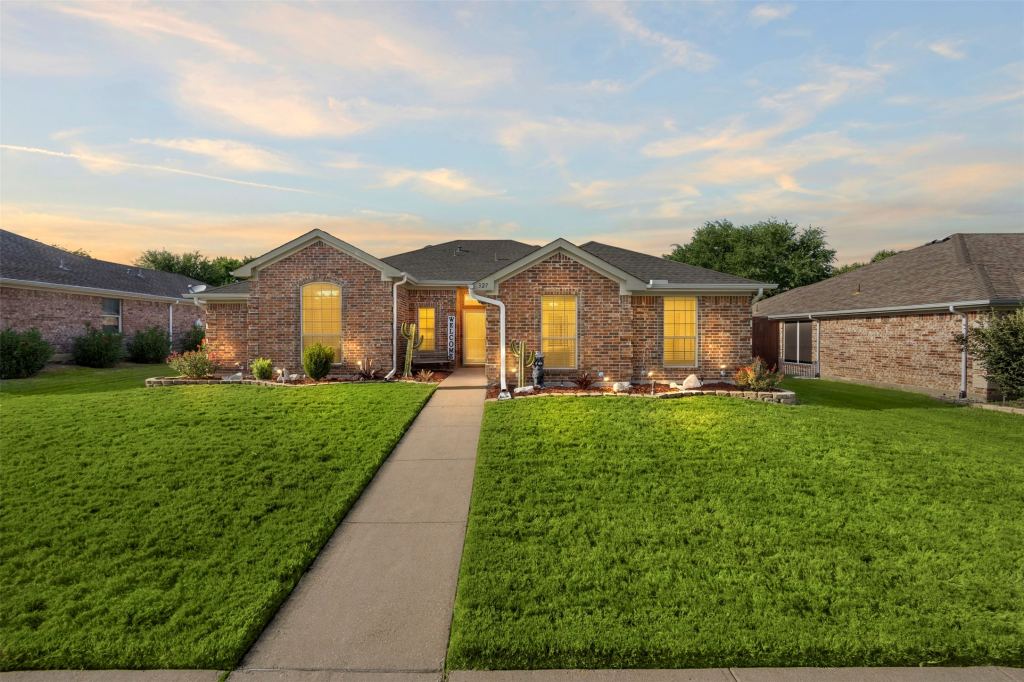 327 Choctaw Trail, Waxahachie, TX 75165 — photo 1