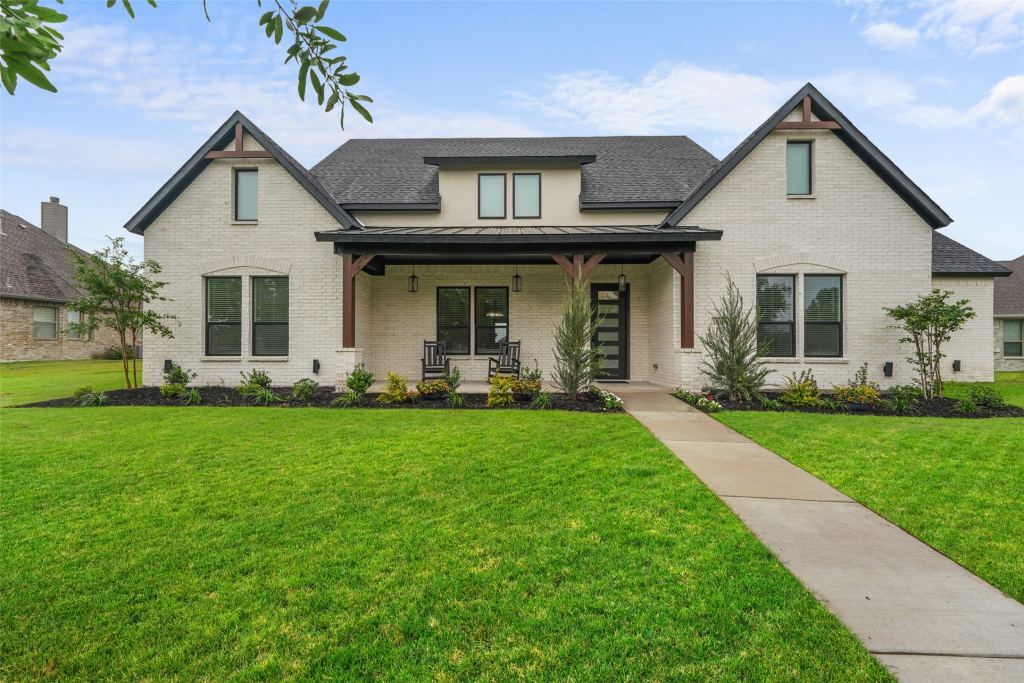 1018 Devonshire Drive N