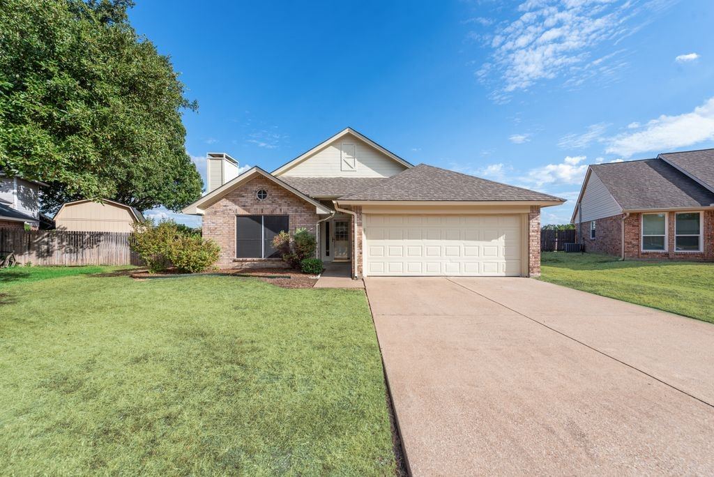 5604 Maurie Drive, Haltom City, TX 76148 — photo 1