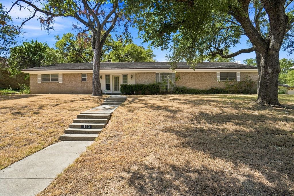 113 Wildwood Court, Azle, TX 76020 — photo 1