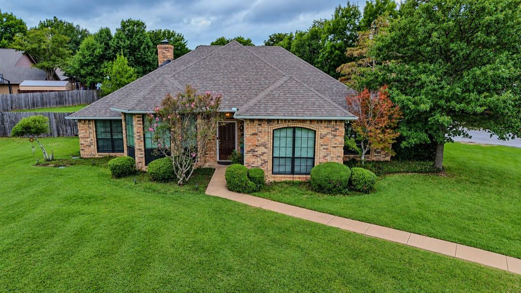 104 Lakeridge Court, Weatherford, TX 76087 — photo 1