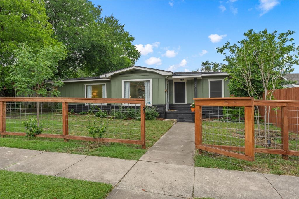 3709 Parkwood Street, Waco, TX 76710 — photo 1