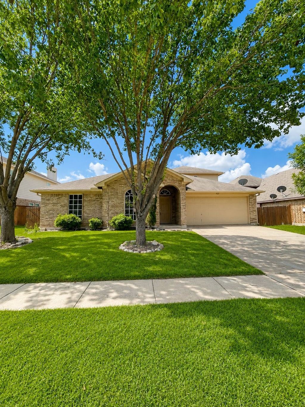 825 Forest Heights Drive, Fort Worth, TX 76036 — photo 1