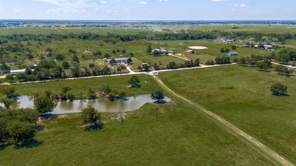 9121 NE County Road 2170