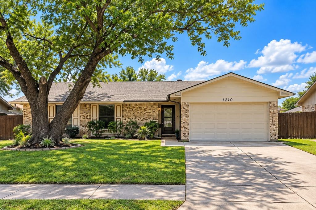 1210 Brook Hill Lane, Arlington, TX 76014 — photo 1