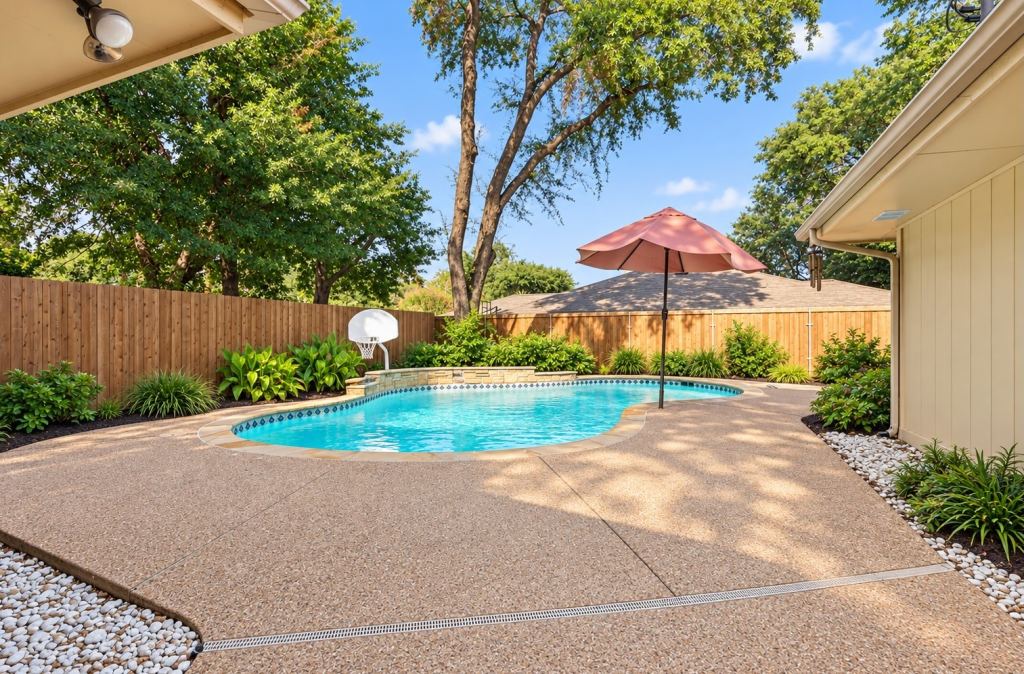 2401 Radcliffe Drive, Arlington, TX 76012 — photo 1